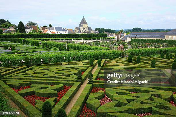 elevated view of formal hedged garden.chateau de villandry, indre-et-loire france. - chateau de la loire stock-fotos und bilder