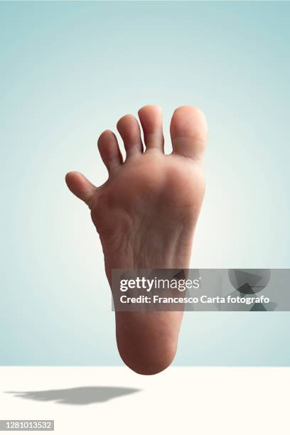 sole of foot - lowest stockfoto's en -beelden