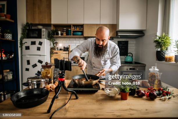 cooking for internet vlogg - male influencer stock pictures, royalty-free photos & images