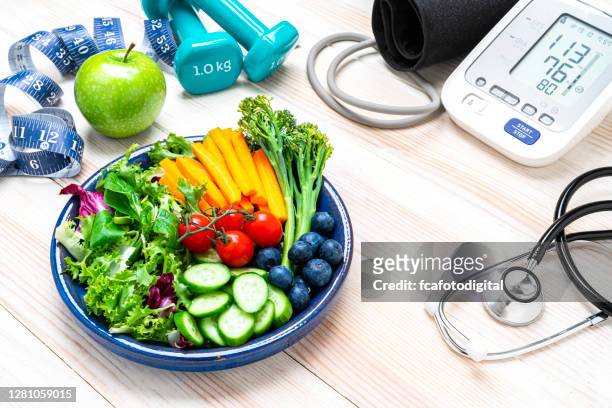health concept: healthy eating and exercising for optimal heart health. - command and control imagens e fotografias de stock