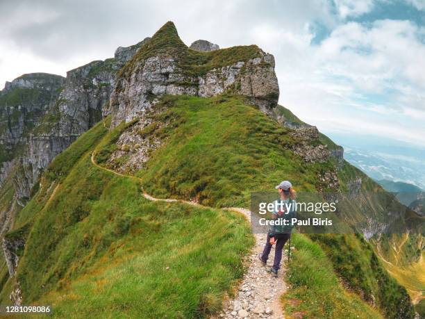 lonely woman on the way to turnurile tiganesti towers on the lateral ridge of bucegi mountains, romania - beautiful romanian women stock pictures, royalty-free photos & images