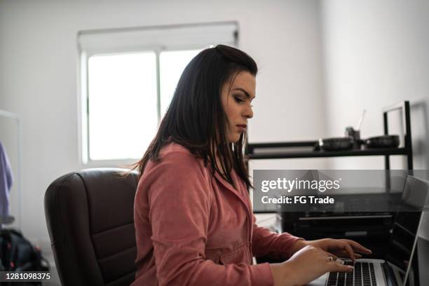 Trans Woman Computer Photos and Premium High Res Pictures - Getty Images