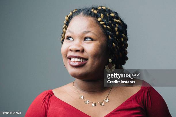 headshot of a happy young pregnant woman, in all her beauty. - haitian ethnicity stock pictures, royalty-free photos & images