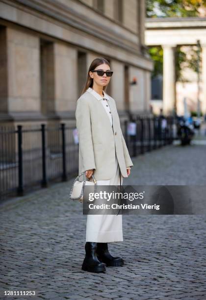 Swantje Soemmer is seen wearing creme white Blazer - Arket, knitted dress Zara, black boots - Zara, white bag Boyy, sunglasses - Chanel, black belt -...