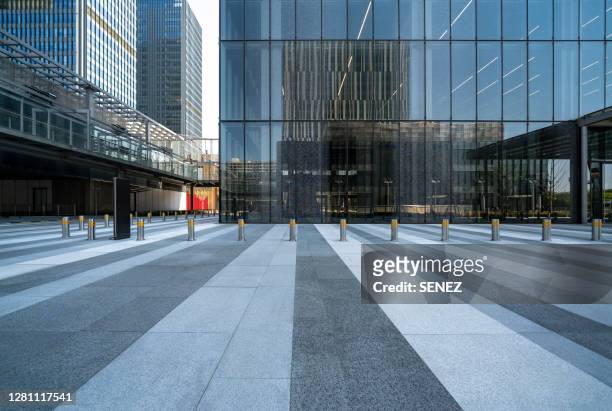empty square by modern architectures - bollards foto e immagini stock