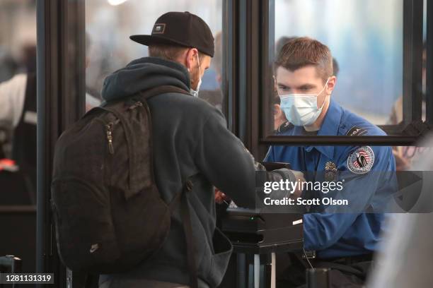 Flight Secure Agent 2,704 Airline Agent Stock Photos, High-Res Pictures, and Images - Getty ...