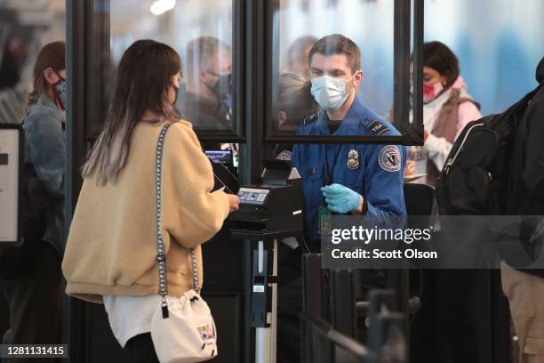 Flight Secure Agent Tsa Agents Photos and Premium High Res Pictures - Getty Images