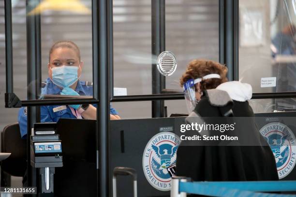 Flight Secure Agent Tsa Agents Photos and Premium High Res Pictures - Getty Images