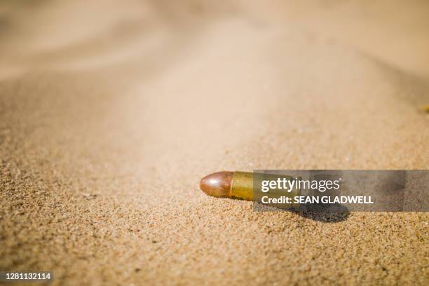 Sand Bullets Bullet Shells Sand Photos et images de collection - Getty Images