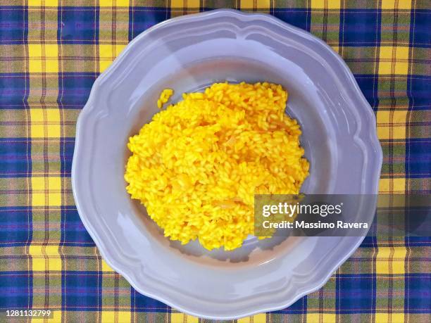 saffron risotto - milanese stockfoto's en -beelden