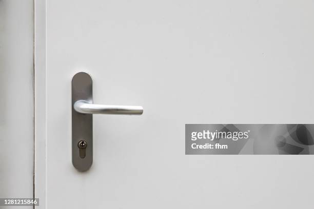 white door with handle - handle 個照片及圖片檔