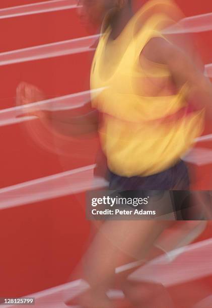 sprinter with baton - speed motion lines to the middle stock-fotos und bilder