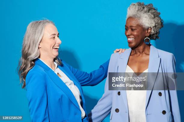 portrait of two confident, successful professional women - capelli grigi foto e immagini stock