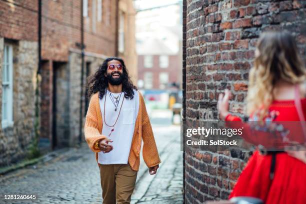 vergadering omhoog - tinted sunglasses stockfoto's en -beelden