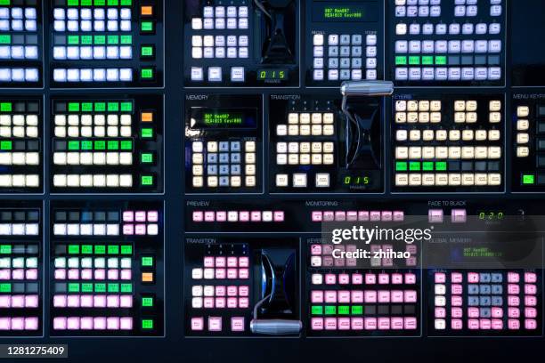 overhead audio mixer control panel - hefboom stockfoto's en -beelden