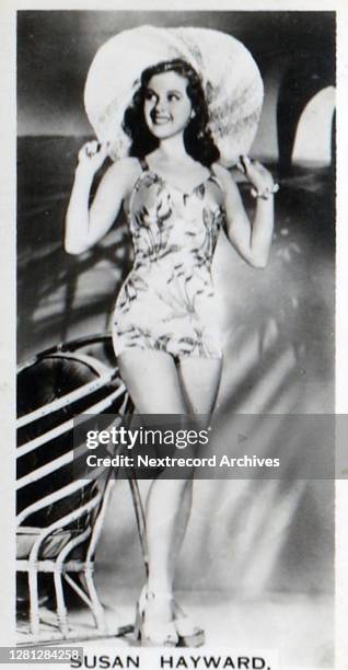Collectible Carreras tobacco card, Glamour Girls of Stage and Screen series, published in 1939, depicting glamorous Hollywood cinema stars, here...