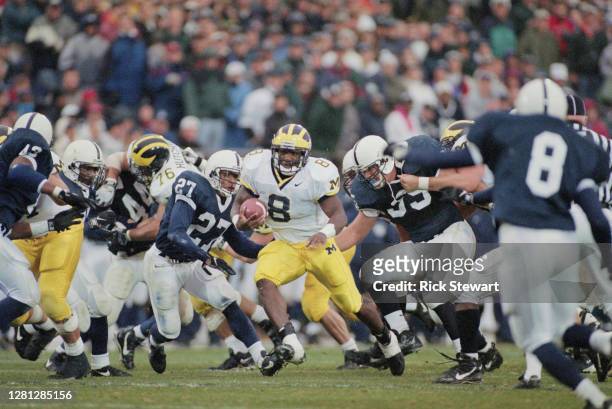 Chris Howard, Running Back for the University of Michigan Wolverines runs the football during the NCAA Big Ten Conference college football game...