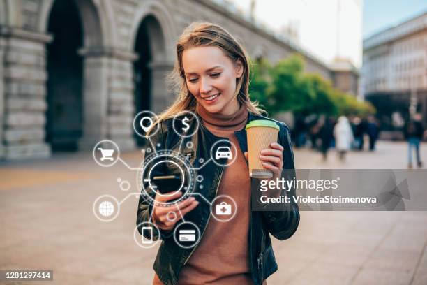 concetto di rete di intelligenza artificiale e comunicazione. - applicazione mobile foto e immagini stock