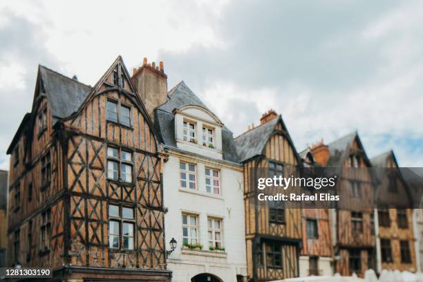 classic houses in poitiers (france) - poitiers photos et images de collection