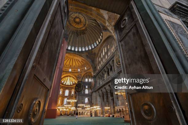 hagia sophia grand mosque (ayasofya camii) in istanbul, turkey - hagia sophia imagens e fotografias de stock