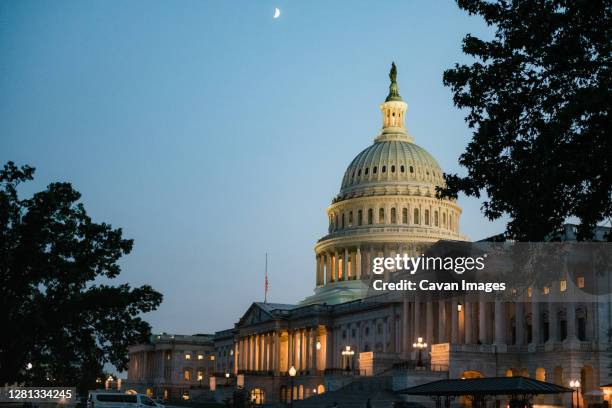 us capitol building at dusk - washington dc at night stock pictures, royalty-free photos & images