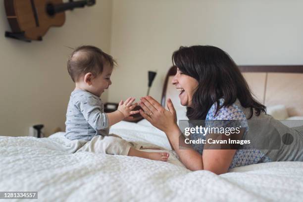 Clapping Mother 2,472 Mom Clapping Stock Photos, High-Res Pictures, and Images - Getty ...
