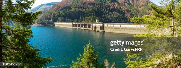 detroit dam with lake and wildfire destruction 2020 panoramic - reservoir stock pictures, royalty-free photos & images