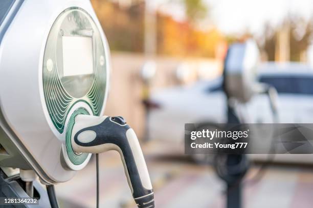 charger for electric car - electric car charger imagens e fotografias de stock