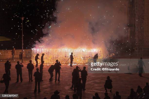 traditional fireworks display in the guelaguetza in oaxaca city - fiesta del toro embolado stock pictures, royalty-free photos & images