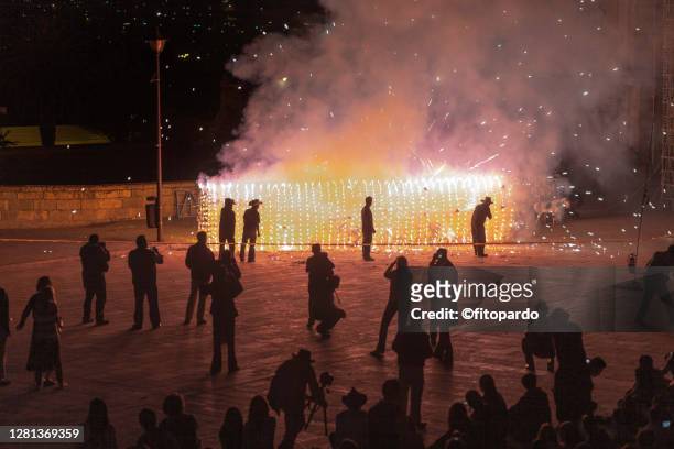 traditional fireworks display in the guelaguetza in oaxaca city - fiesta del toro embolado stock pictures, royalty-free photos & images
