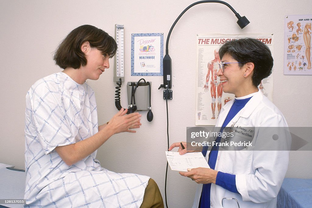 Family nurse practitioner w/patient