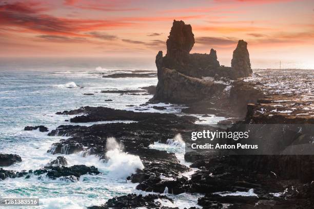 londrangar basalt rock monolith at sunset. snaefellsness peninsula in western iceland - arnarstapi stock-fotos und bilder