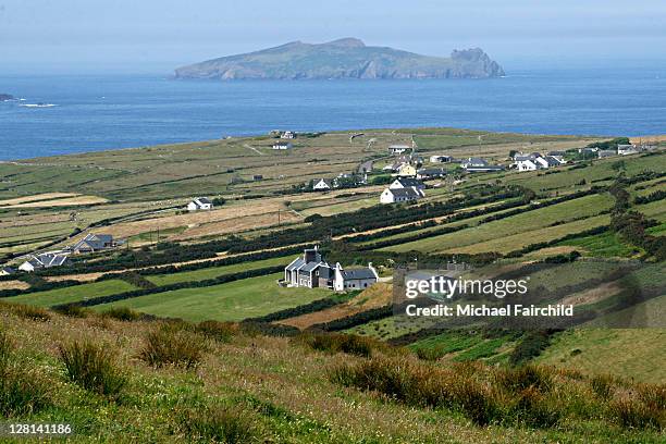 dingle peninsula. ireland. sleeping giant island in background - 2r2f stock pictures, royalty-free photos & images