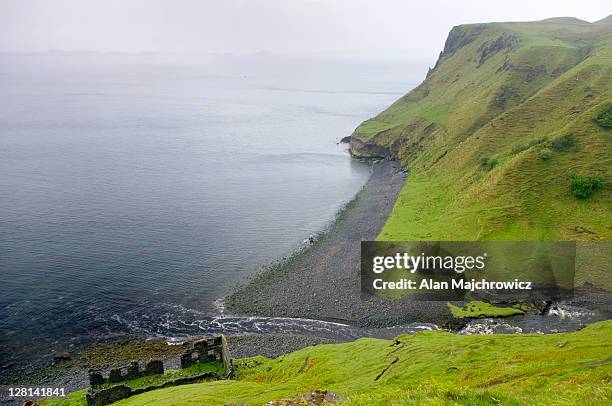 coast of isle of skye, scotland - 2r2f stock pictures, royalty-free photos & images