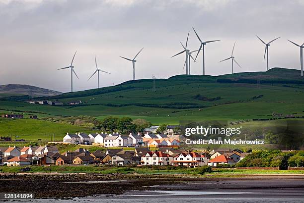 windfarm near ardrossan, scotland - 2r2f stock pictures, royalty-free photos & images