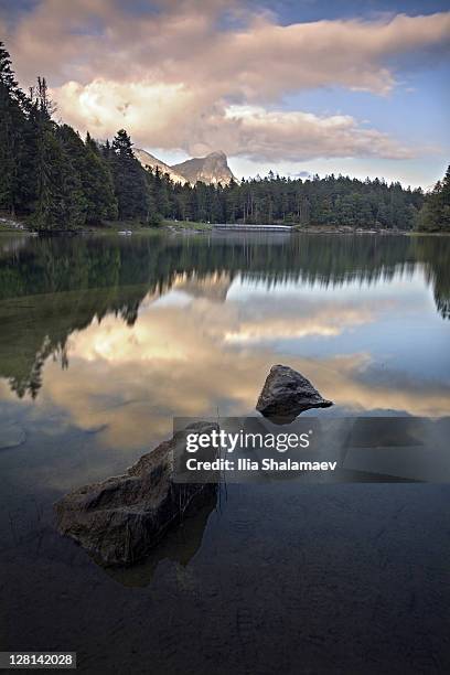 sunset over lake mellsee, heidiland, swiss alps, eastern switzerland - heidiland stock pictures, royalty-free photos & images