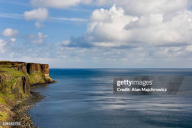 dunite cliffs on the coast of isle of skye, scotland. - 2r2f stock pictures, royalty-free photos & images