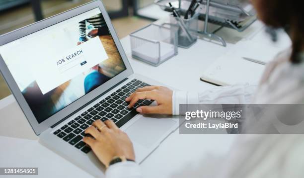 una nueva carrera está en camino - applying fotografías e imágenes de stock