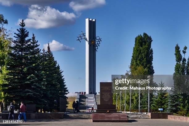 the victory park memorial in saratov, russia. - saratov stock pictures, royalty-free photos & images