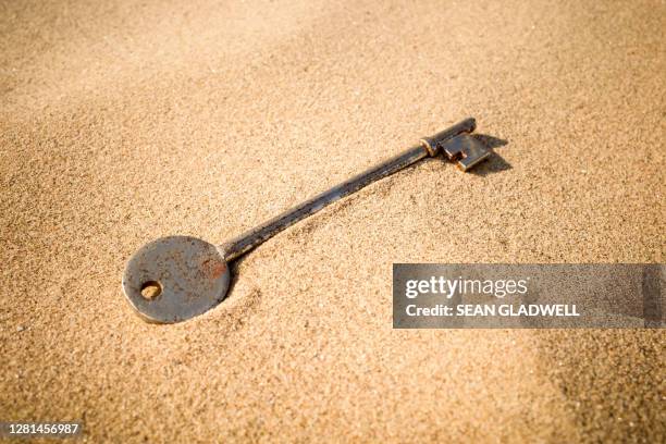 key on beach - old key sand beach stock pictures, royalty-free photos & images