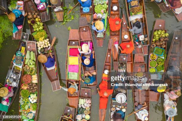 floating market from above - floating market stockfoto's en -beelden