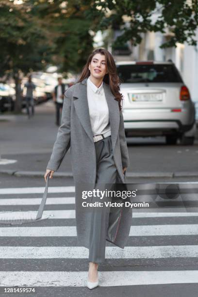 confident stylish brunette crosses the city street - hair brunette imagens e fotografias de stock