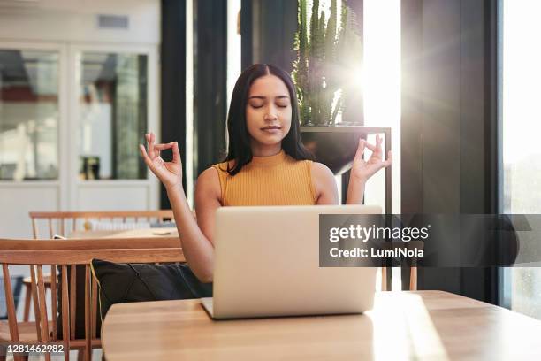 el éxito comienza con una buena intención - equilibrio vida trabajo fotografías e imágenes de stock