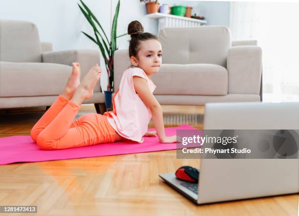 Kids Watching Youtube Photos and Premium High Res Pictures - Getty Images