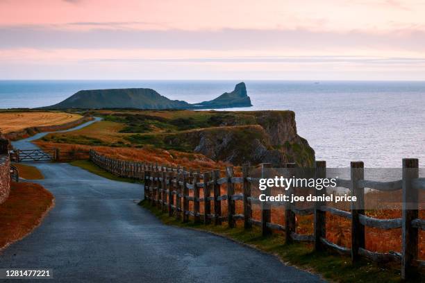 worms head, rhossili bay, gower peninsula, wales - sunset gower stock pictures, royalty-free photos & images