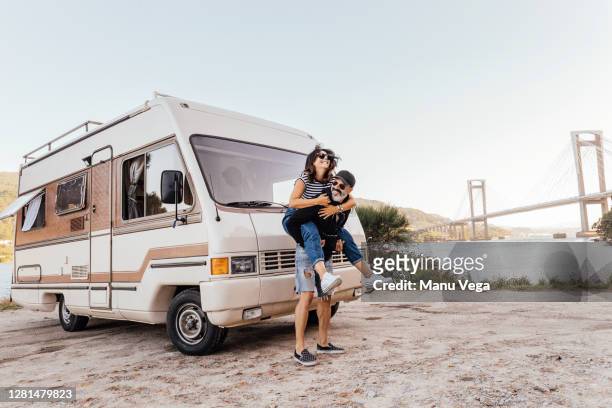 couple having fun outside of a campervan - stock photo - journey fotografías e imágenes de stock