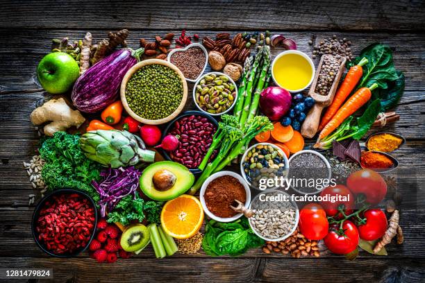 fondo alimenticio vegano saludable. vista superior - vitaminas fotografías e imágenes de stock