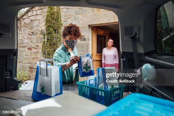 essential worker making a delivery - prescription home delivery stock pictures, royalty-free photos & images
