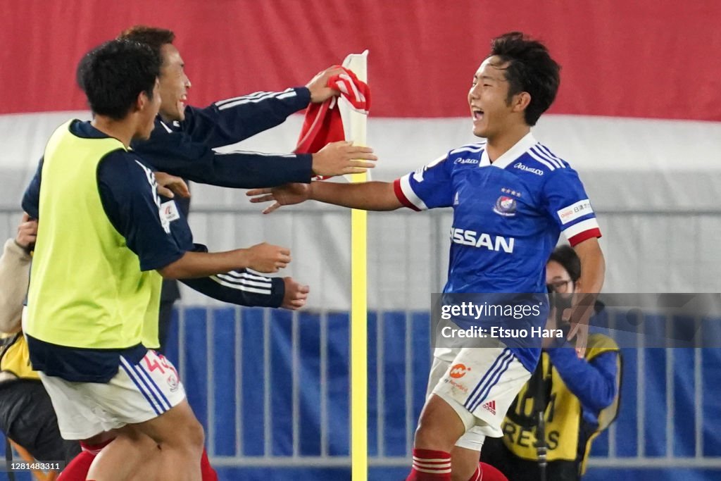 Yokohama F.Marinos v Nagoya Grampus - J.League Meiji Yasuda J1