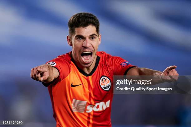 Manor Solomon of Shakhtar Donetsk celebrates after scoring his team's third goal during the UEFA Champions League Group B stage match between Real...